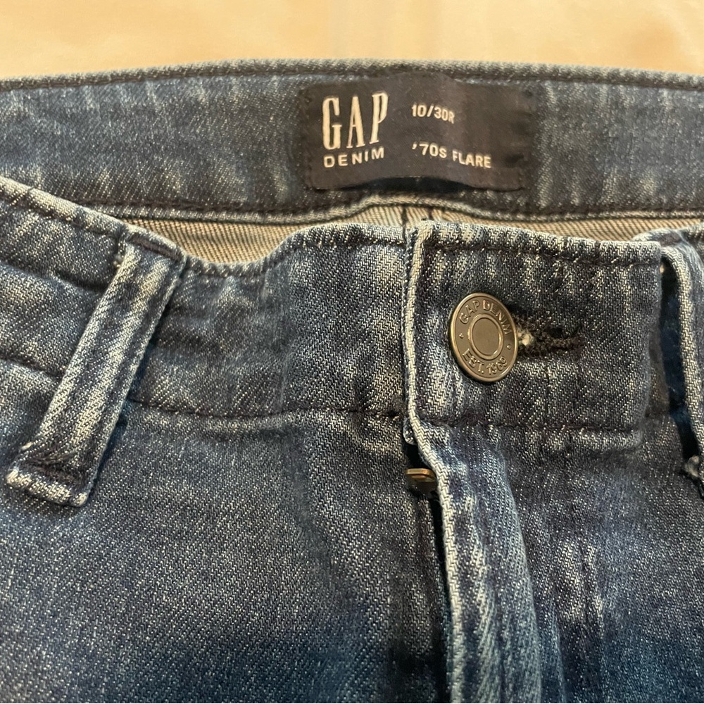 GAP Women's Blue 70s Flare Jeans with Buttons Size 10/30 Like New - Picture 3 of 5